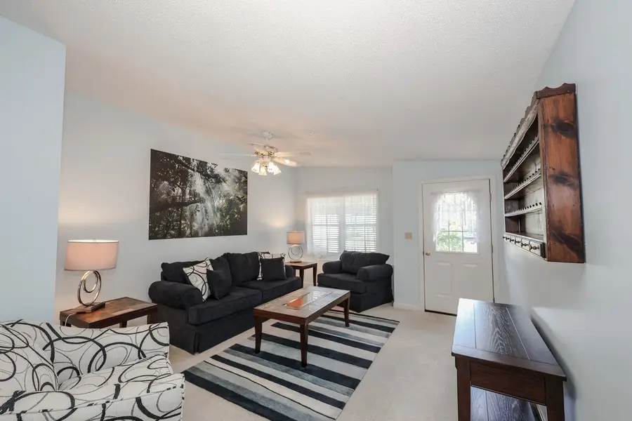 8 Rainbow Drive, Londonderry, NH 03053 - #3