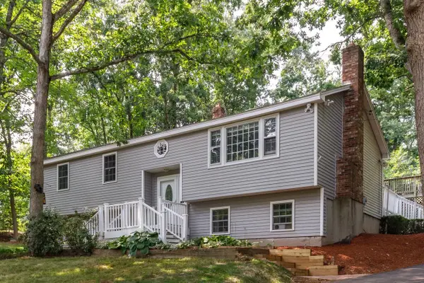12 Ash Street, Londonderry, NH 03053