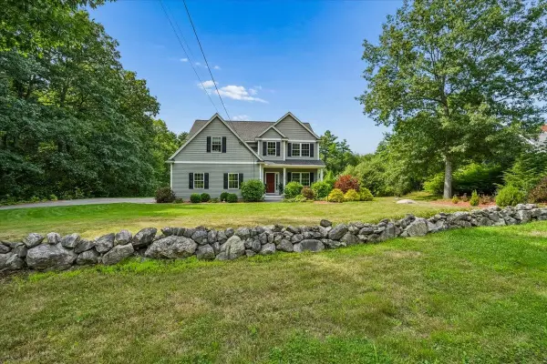 12 Alexander Road, Londonderry, NH 03053