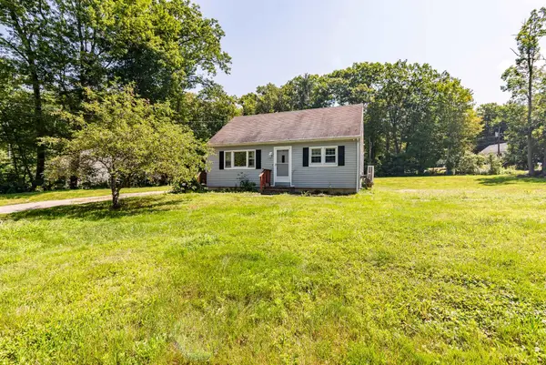 10 Hunter Drive, Raymond, NH 03077