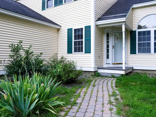 210 Kent farm Road, Hampstead, NH 03841