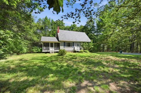 44 Holmeswood Drive, Sandown, NH 03873