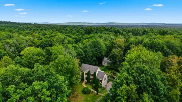 28 Chelsea Court, Henniker, NH 03242