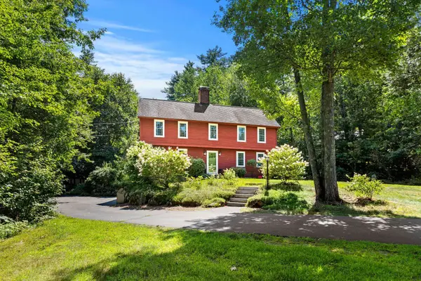 24 Hitching Post Lane, Bedford, NH 03110