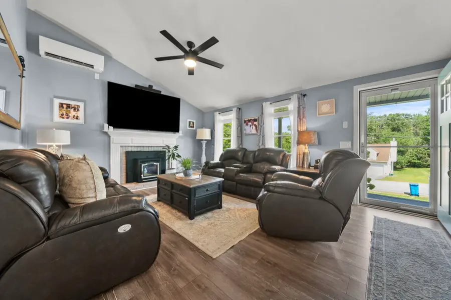 86 Overledge Extension, Derry, NH 03038 - #3
