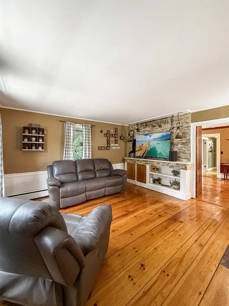 7  Amesbury Road, Newton, NH 03858 - #3