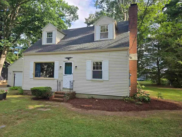 22 Oak Street, Rochester, NH 03839-5631
