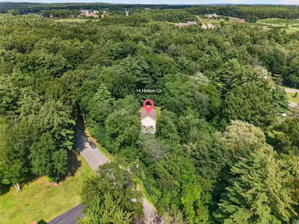 14 Holton Circle, Londonderry, NH 03053