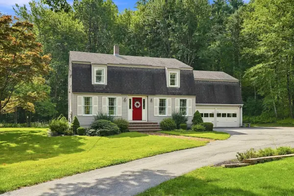 4 Hoyt Farm Road, Plaistow, NH 03865