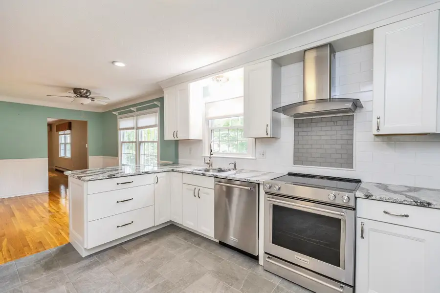 20 Forest Drive, Bedford, NH 03110-6212 - #2