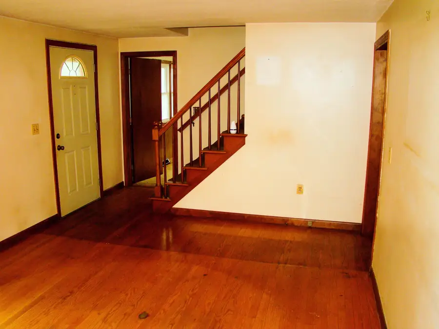 4 Robin Lane, Nashua, NH 03064 - #3