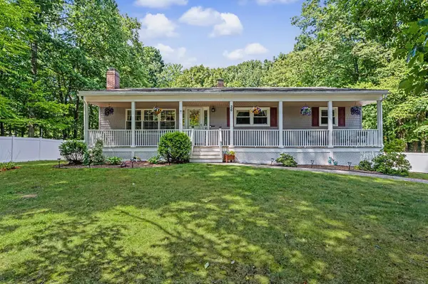 26 Hawthorne Drive, Atkinson, NH 03811