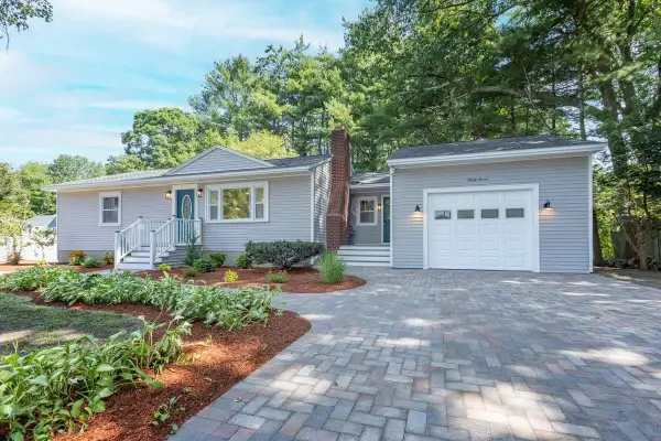 37 Iris Avenue, Salem, NH 03079