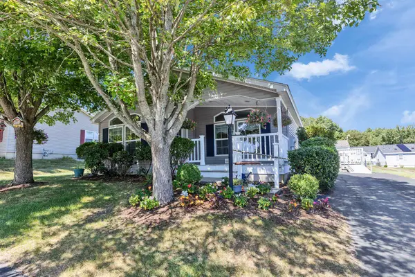 24 Stagecoach Way, Manchester, NH 03104