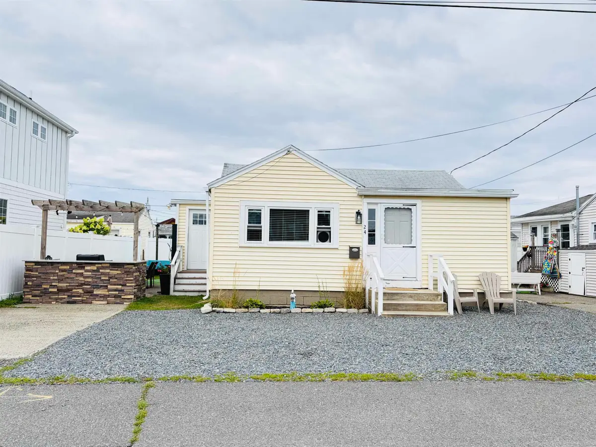 24 Wall Street, Hampton, NH 03842 - #1