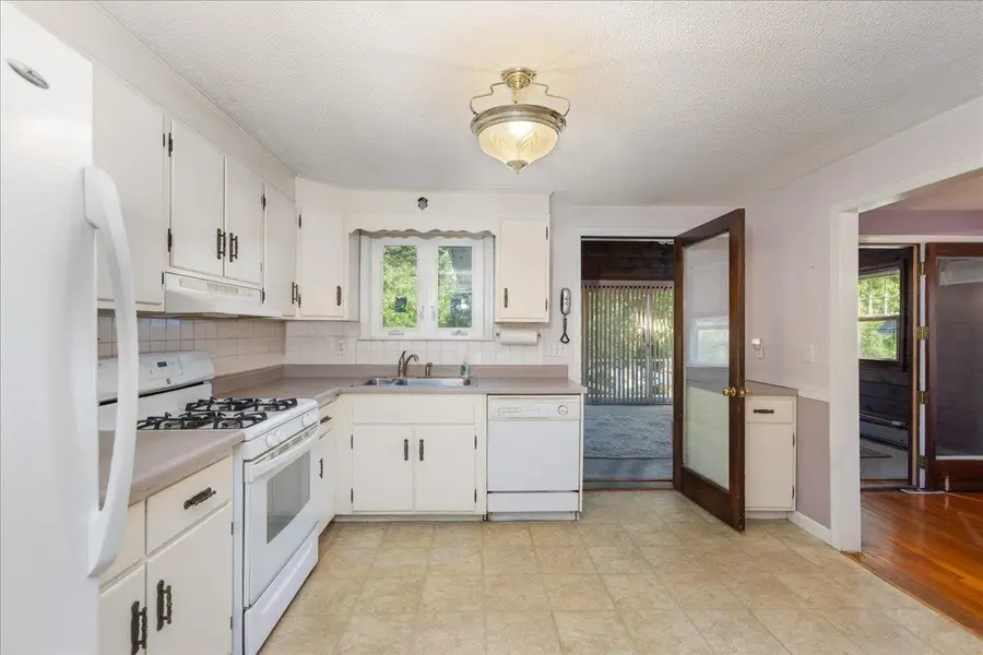 15 Blue Jay Avenue, Dracut, MA 01826 - #3
