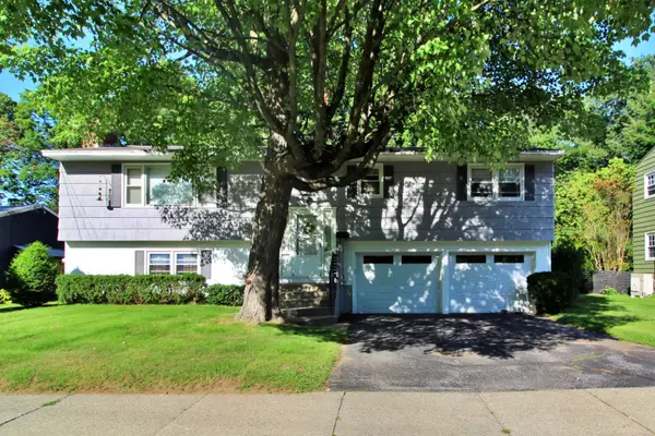 30 Roseade Parkway, Burlington, VT 05408
