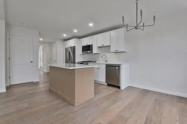 73 Crestview Way, Raymond, NH 03077