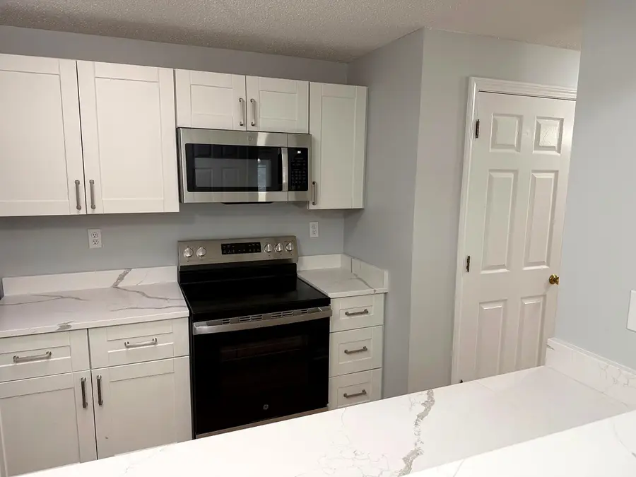 2 Mayfair Lane #101, Nashua, NH 03063 - #3