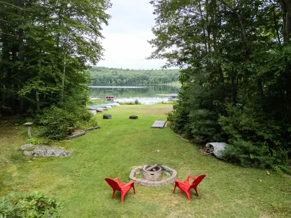 18 Holiday Shore Drive, Dunbarton, NH 03046