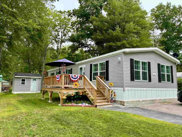 14 Flamingo Drive, Concord, NH 03033