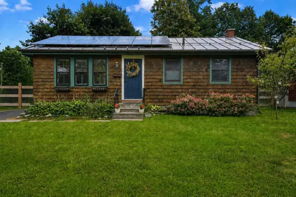 2 Hiawatha Avenue, Essex Junction, VT 05452
