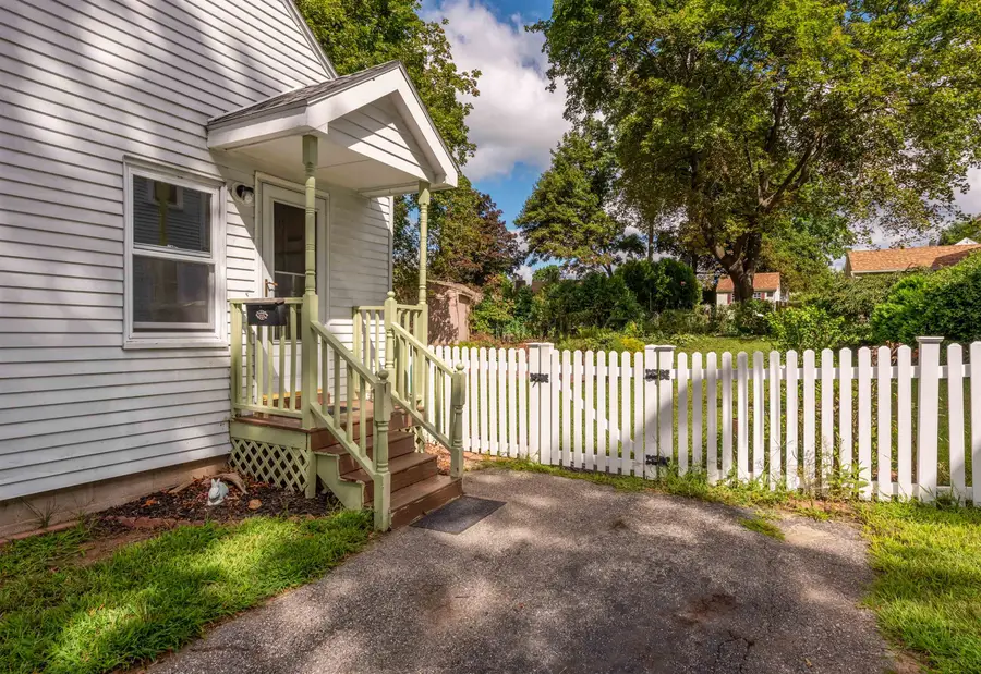 33 Charlotte Avenue, Nashua, NH 03064 - #3