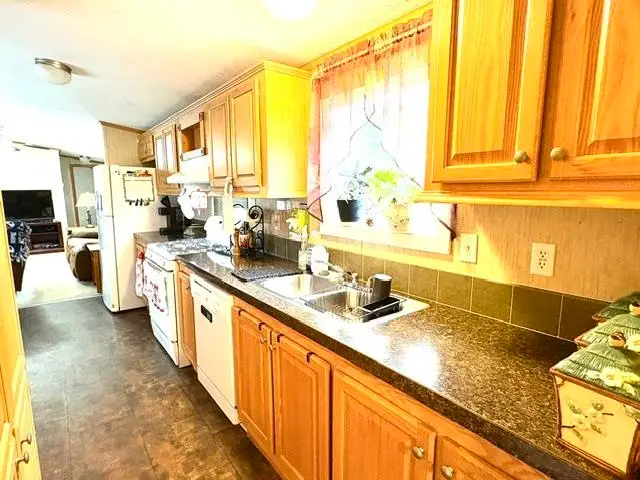 2 Parker Avenue, Raymond, NH 03077 - #3