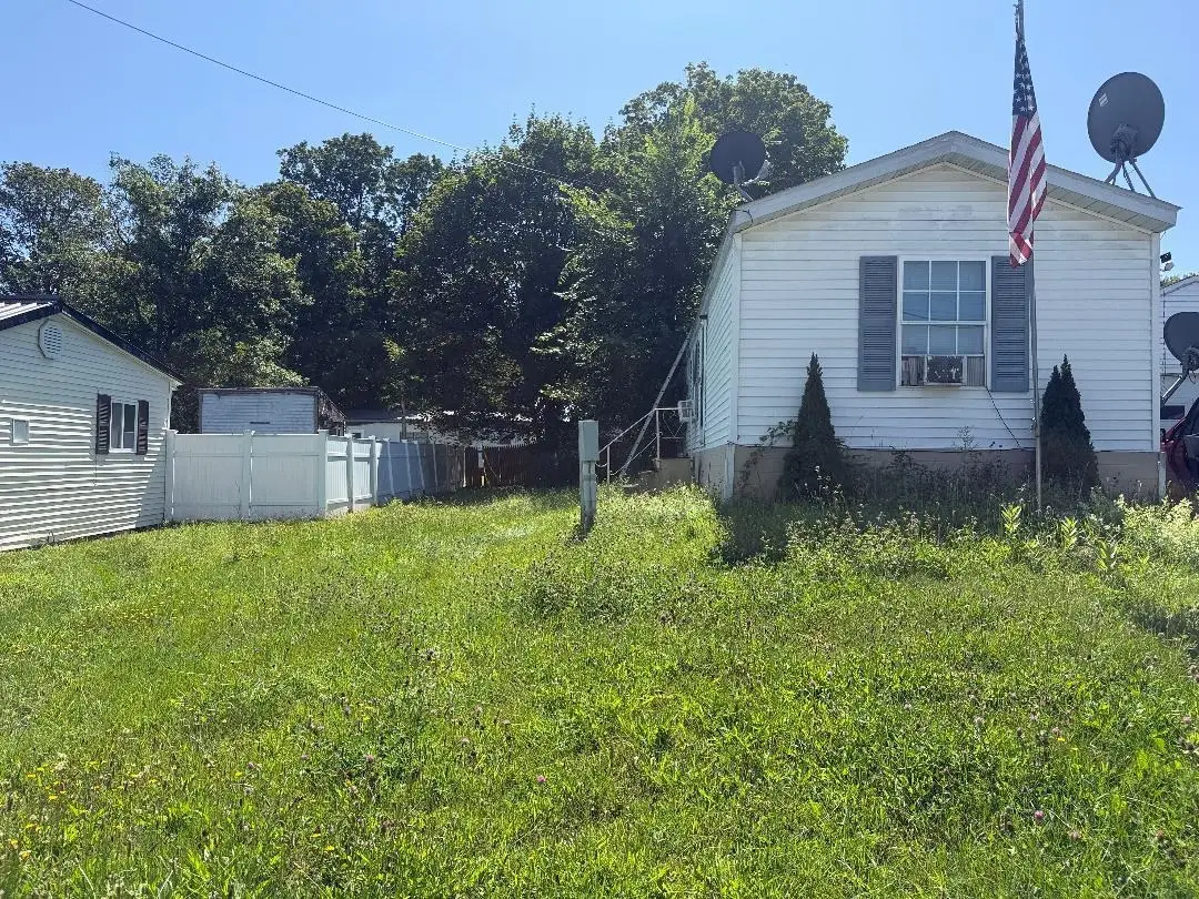 5 Raymond Place, Claremont, NH 03743 - #1