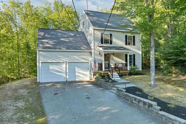 8 Knoll Road, Wolfeboro, NH 03894