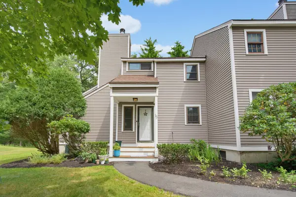15 Kirriemuir Road, Stratham, NH 03885