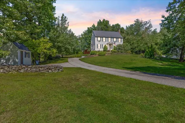 71 Pond Street, Newton, NH 03858-3416