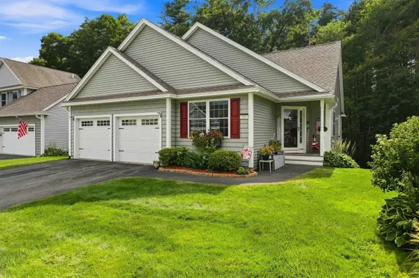 15 Tiffany Circle, Hudson, NH 03051