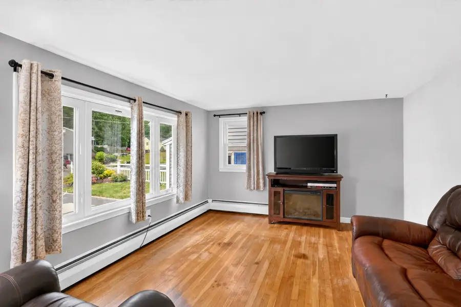 16 Beverly Avenue, Salem, NH 03079 - #3