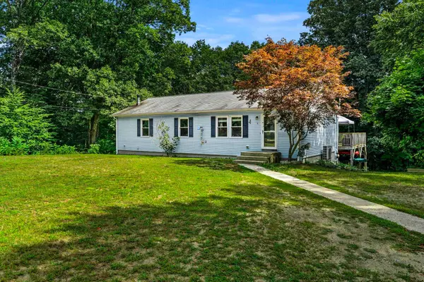 9  Dee Dee Drive, Sandown, NH 03873
