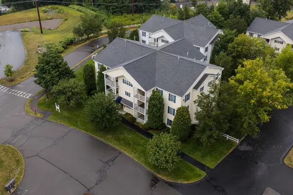 5 Crosswoods Path Boulevard #11, Merrimack, NH 03054