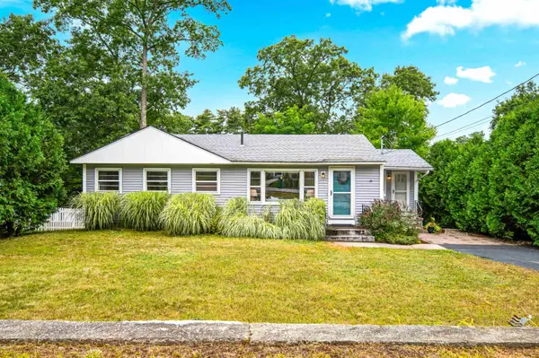16 Hillside Drive, Nashua, NH 03064