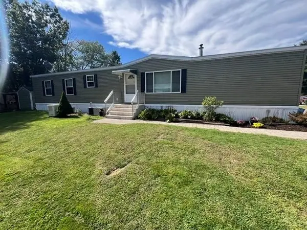 22 Willow Road, Newton, NH 03858