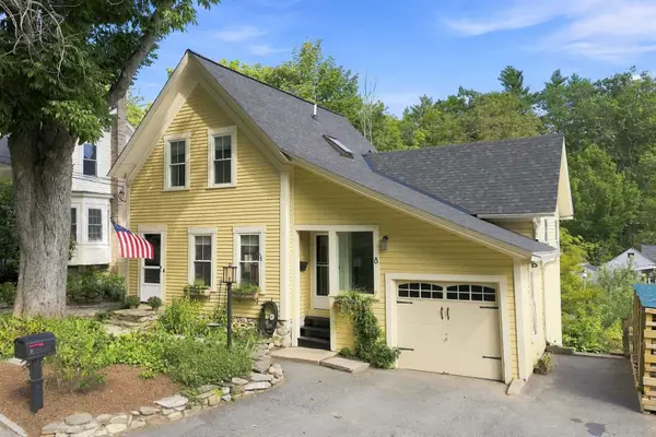 8 Old Coach Road, New Boston, NH 03070