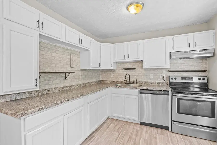 111 Sherwood Square, Essex Junction, VT 05452 - #2
