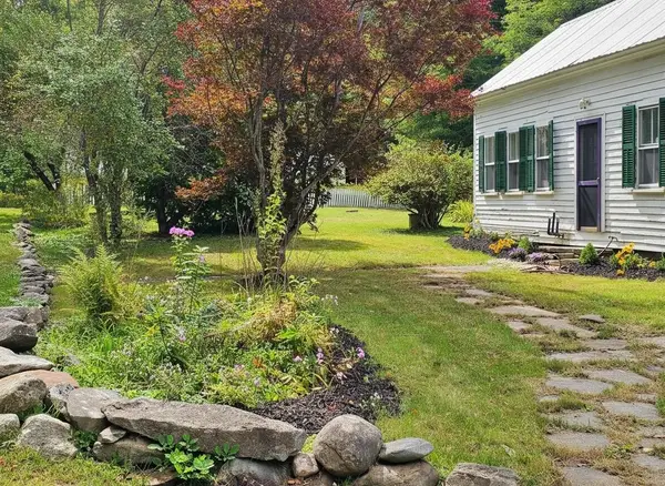 30 Back Street, Newfane, VT 05345-9523