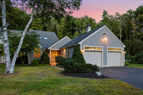 1 Peninsula Drive, Stratham, NH 03885