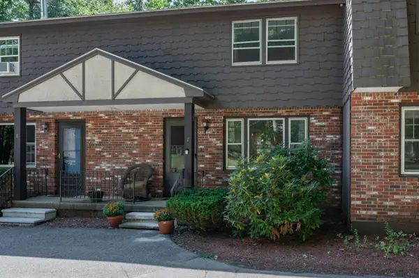 7 Midridge Circle, Londonderry, NH 03053