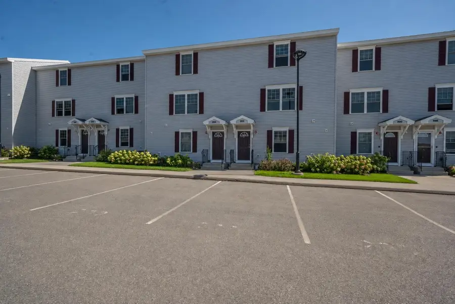 202 Karatzas Avenue, Manchester, NH 01304 - #2