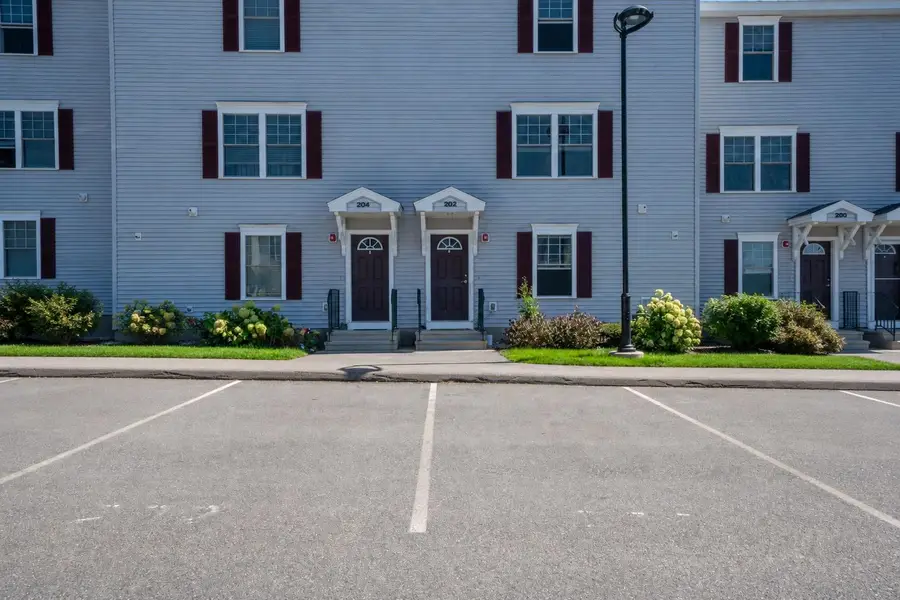 202 Karatzas Avenue, Manchester, NH 01304 - #3
