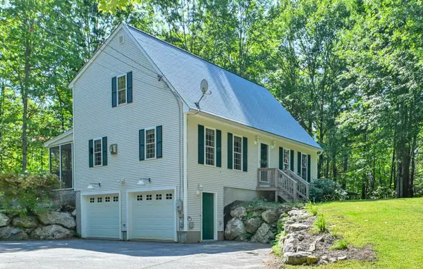 9 Perry Road, Deerfield, NH 03037