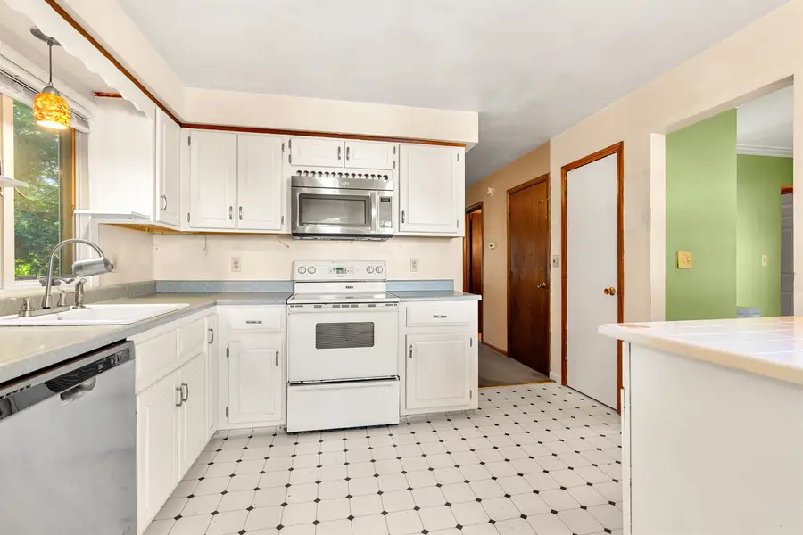 3 Betty Lane, Manchester, NH 03104 - #3