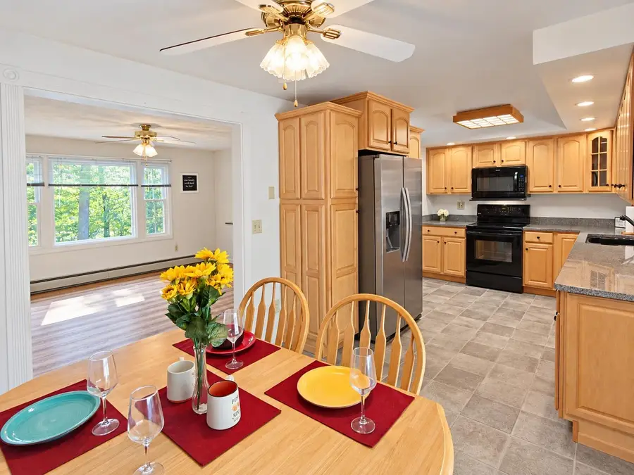 12 Roundtree Drive, Merrimack, NH 03054 - #3