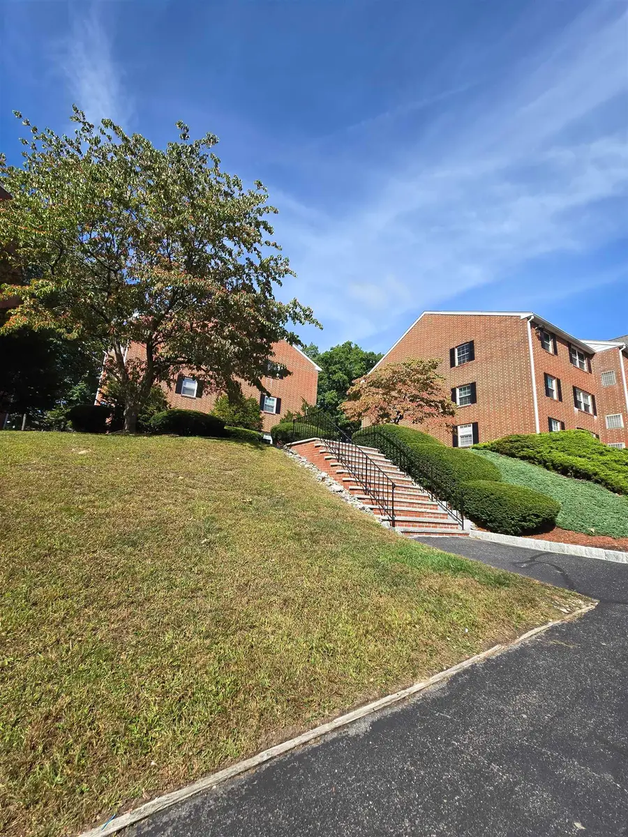 6 Louisburg Square #2, Nashua, NH 03060 - #2