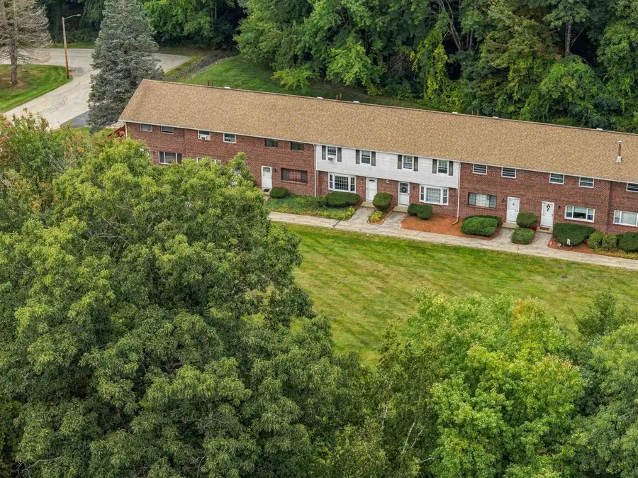20 Oakridge Drive, Londonderry, NH 03053 - #3